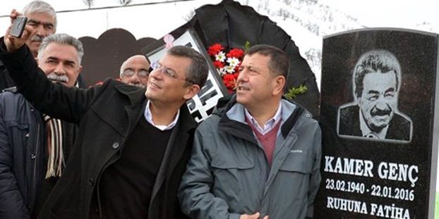 CHP'li vekillerden Kamer GenÃ§'in mezarÄ± baÅÄ±nda selfie ile ilgili gÃ¶rsel sonucu