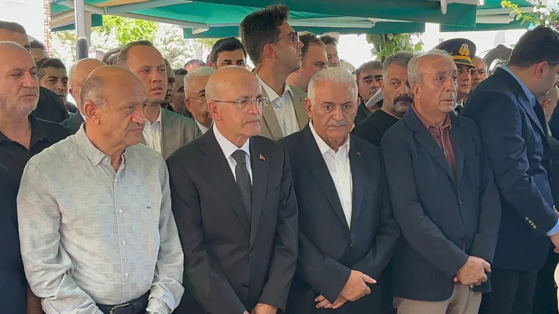 Bakan Şimşek'in ağabeyi Nazmi Şimşek toprağa verildi